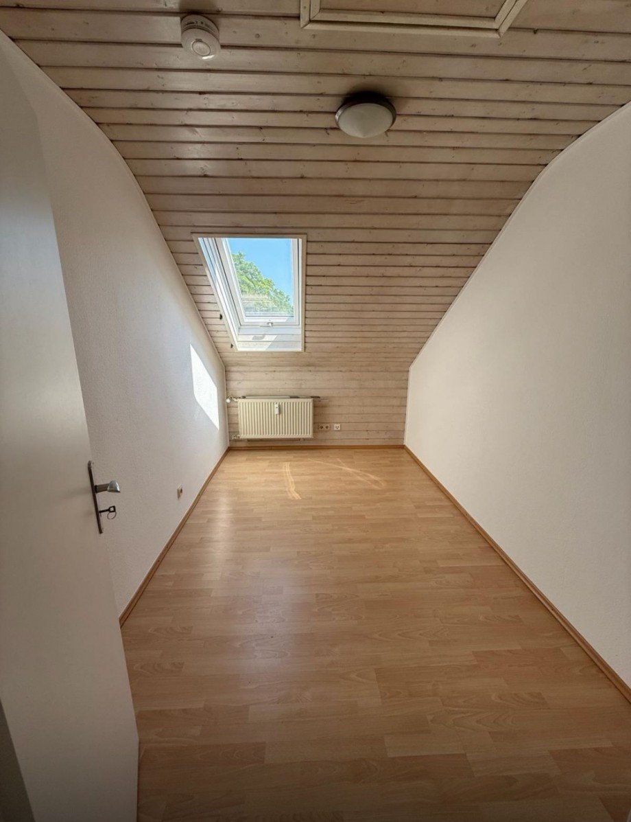 Zimmer1 Dachgeschosswohnung Eschborn