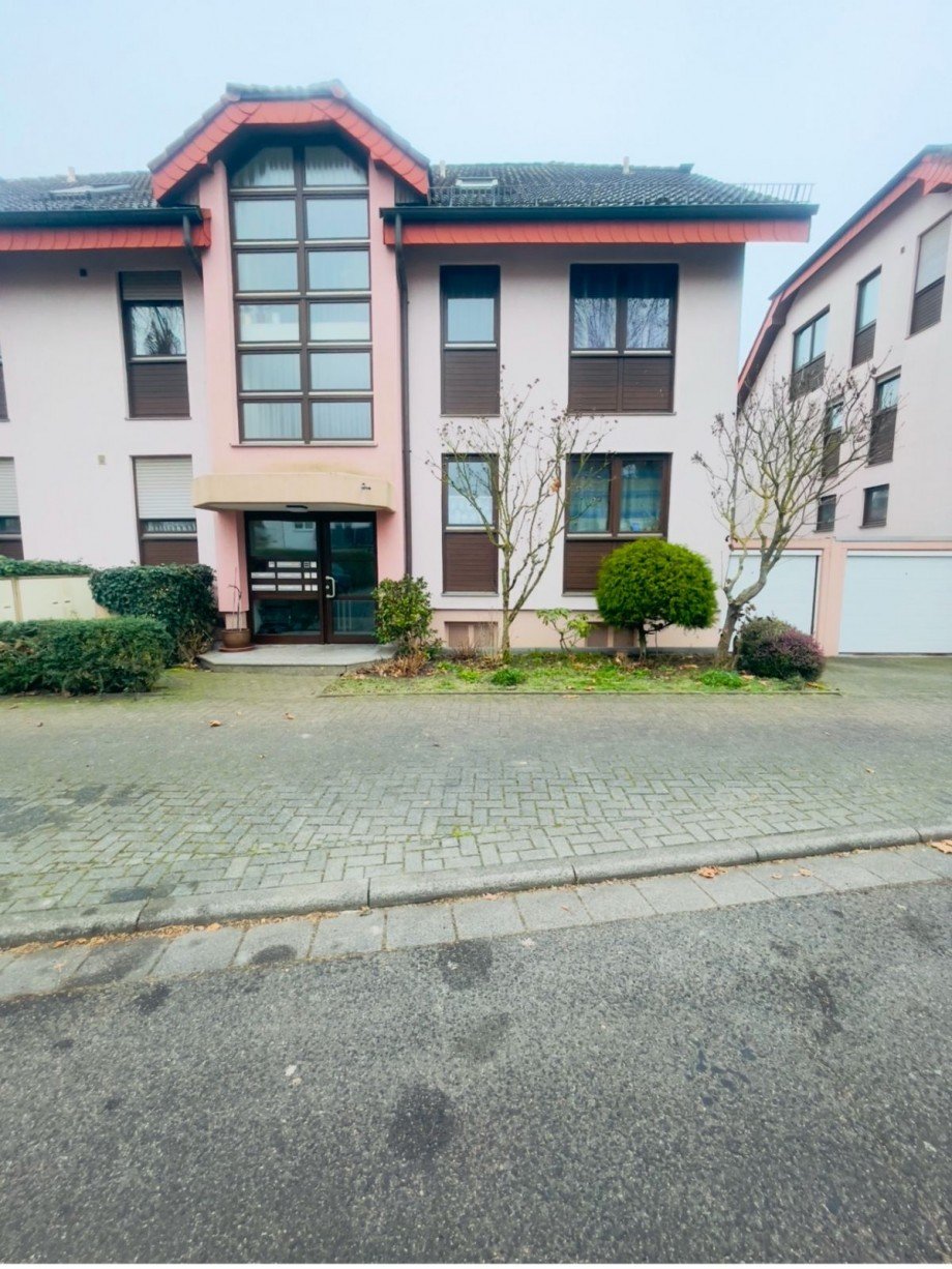 Hausansicht Terrassenwohnung Kriftel
