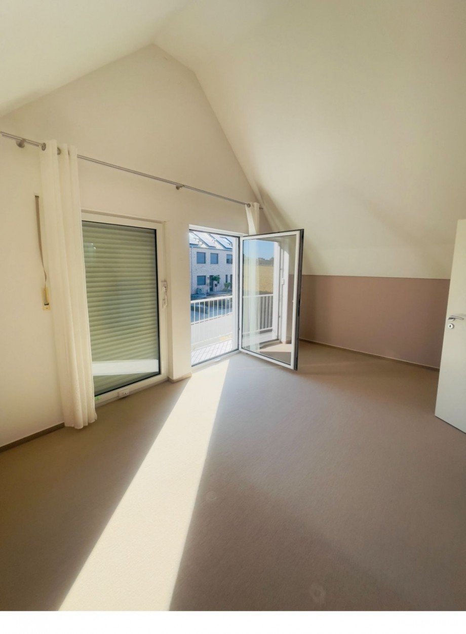 Schlafzimmer Doppelhaush�lfte Schwalbach am Taunus
