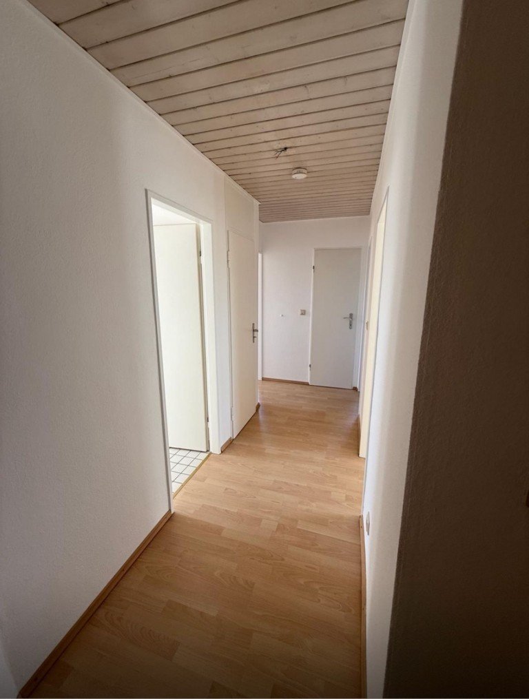 Diele Eschborn Dachgeschosswohnung Gem�tliche 3 ZW zur Miete in Eschborn