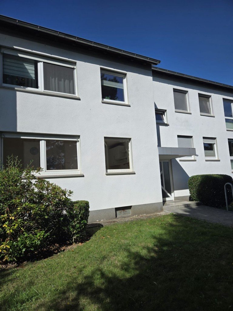 Stra�enansicht Schwalbach Terrassenwohnung Gepflegte 2 ZW in ruhiger Lage in Schwalbach