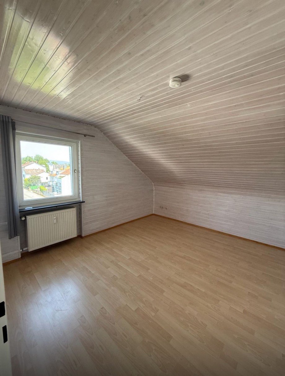 Zimmer 2 Dachgeschosswohnung Eschborn