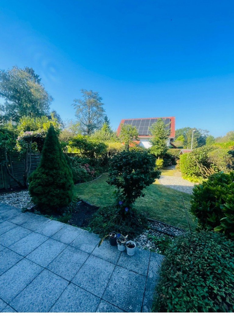 Garten (2) Schwalbach am Taunus Doppelhaush�lfte Gro�z�gige DHH mit Garten, EBK und Garage an Feldrandlage zur Miete.