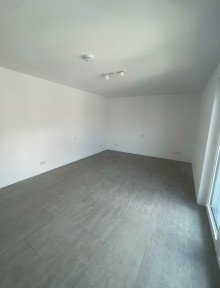 Zimmer 4 ZW, mit EBK, Aufzug, Balkon, TG in zentraler Lage von Eschborn. VERMIETET